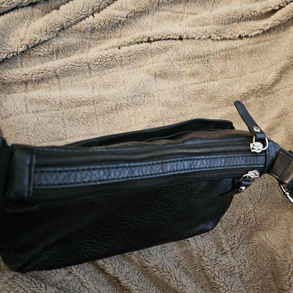 NWOT GIANI BERNINI PEBBLE HOBO BAG - Picture 4 of 8